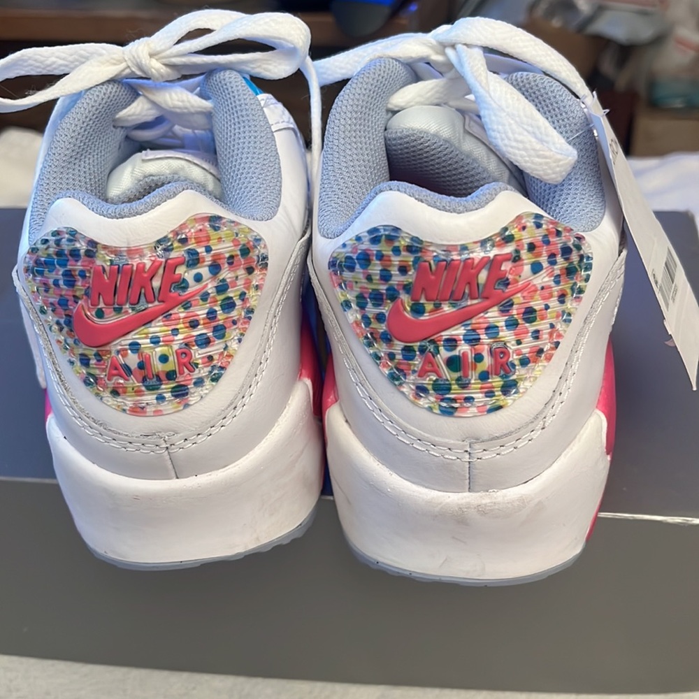 Shoes - Picture 2 of 8